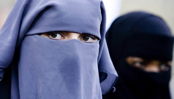 Ευρωπαϊκό Δικαστήριο: Νόμιμη η απαγόρευση της ισλαμικής μαντίλας